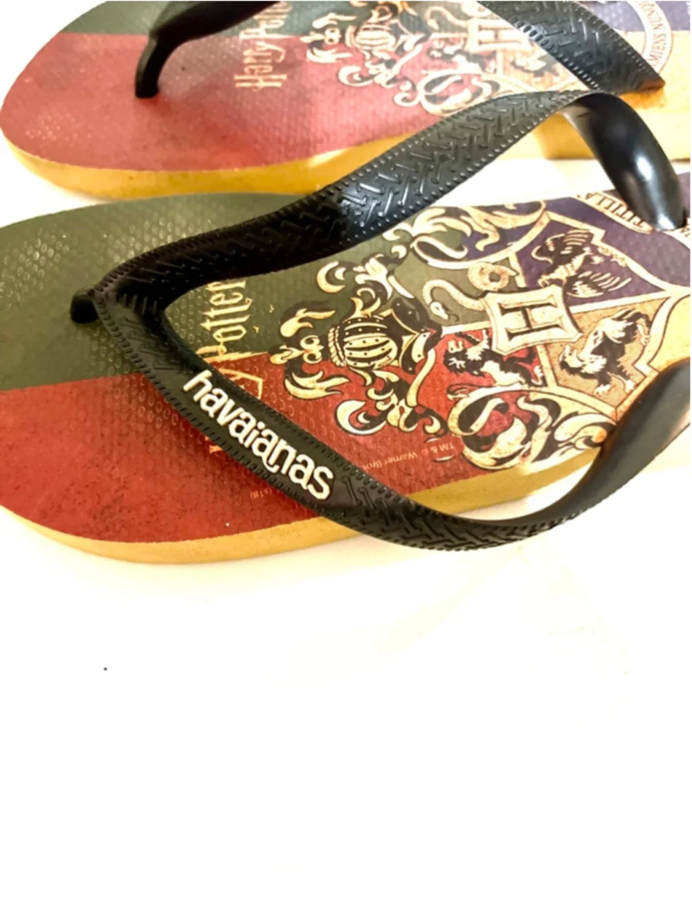 Havaianas Harry Potter Top flip-flops with a crest graphic men size 12-13